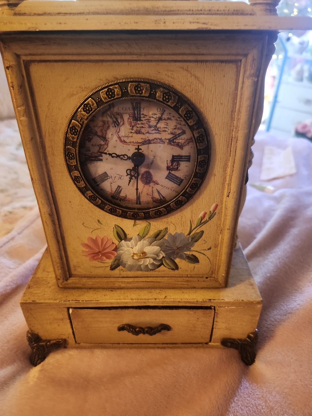 Vintage-Style Cream Floral Mantel Clock - Decorative Home Wall Decor